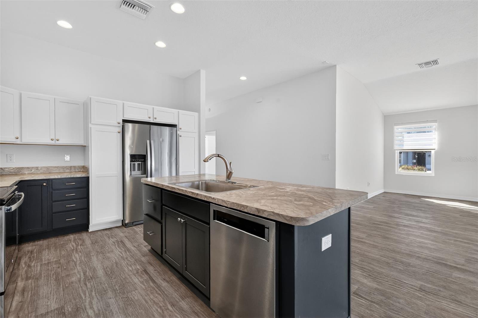 Image 7 of 45 For 11380 Soutar Avenue