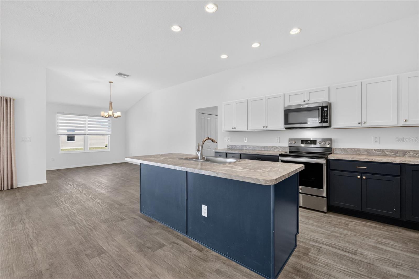 Image 8 of 45 For 11380 Soutar Avenue