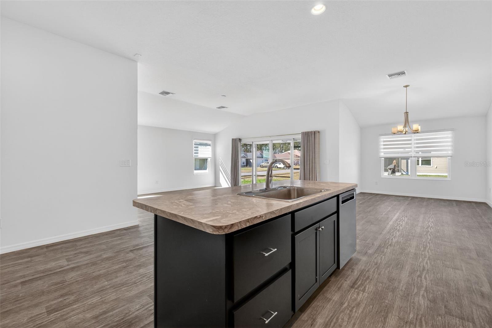 Image 9 of 45 For 11380 Soutar Avenue