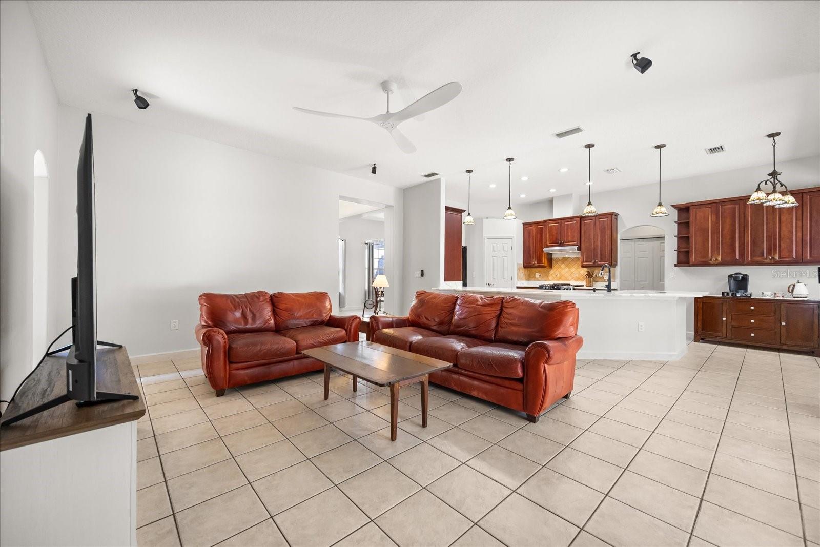 Image 13 of 42 For 7624 Lake Angelina Drive