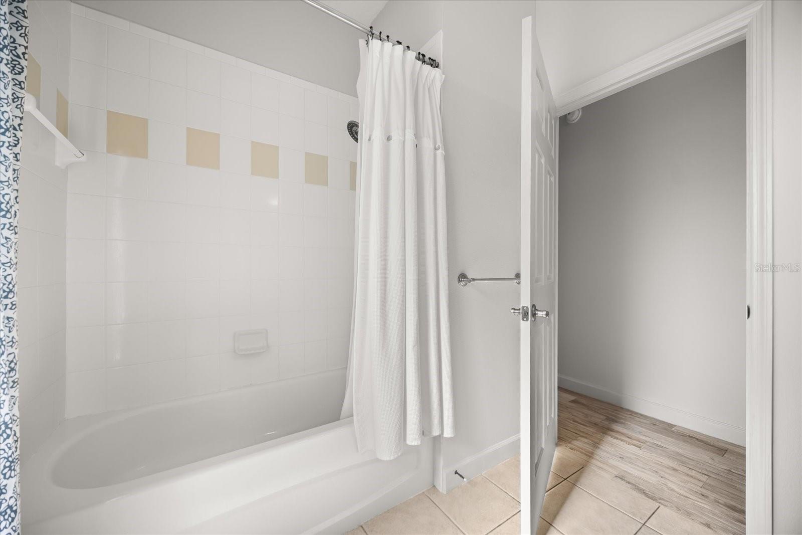 Image 32 of 42 For 7624 Lake Angelina Drive