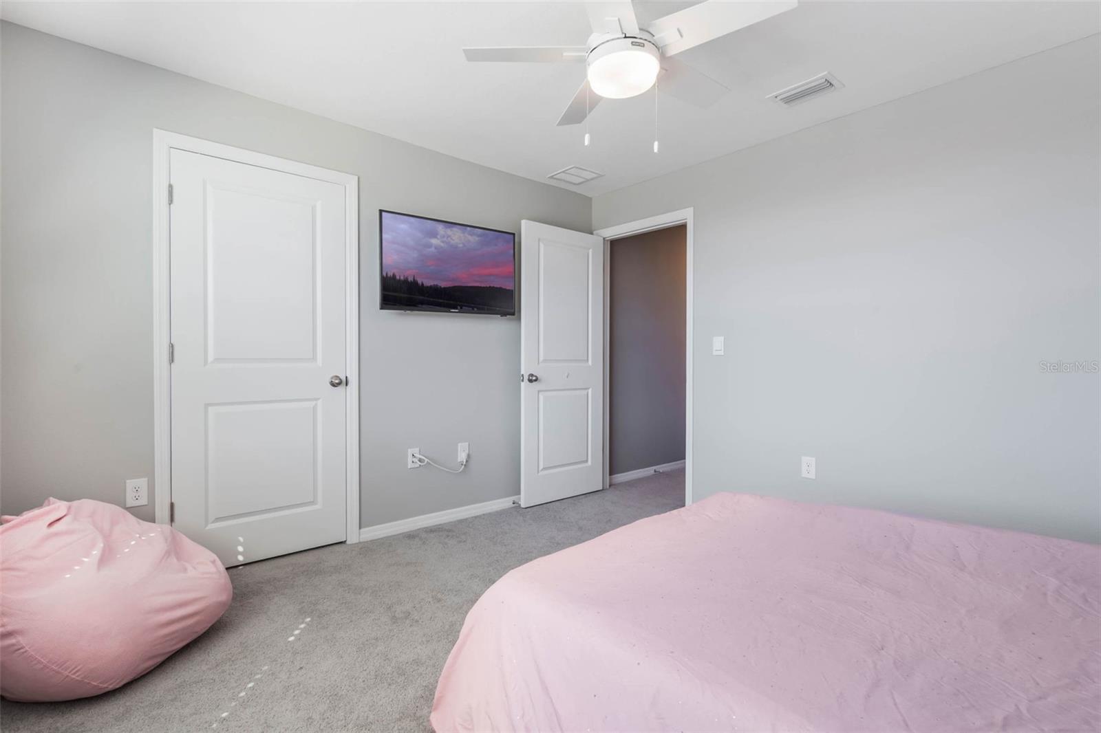 Image 22 of 41 For 8595 Triumph Circle