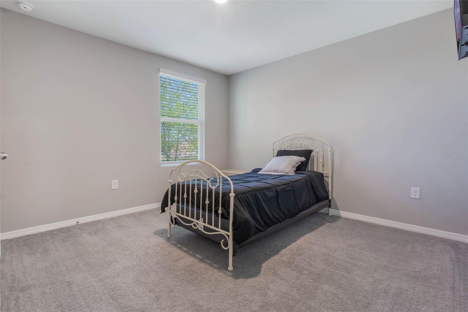 Image 24 of 41 For 8595 Triumph Circle