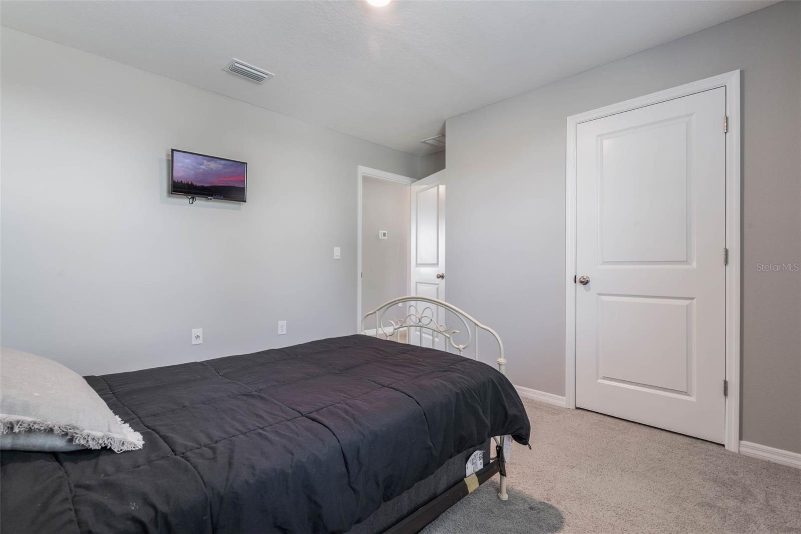 Image 25 of 41 For 8595 Triumph Circle