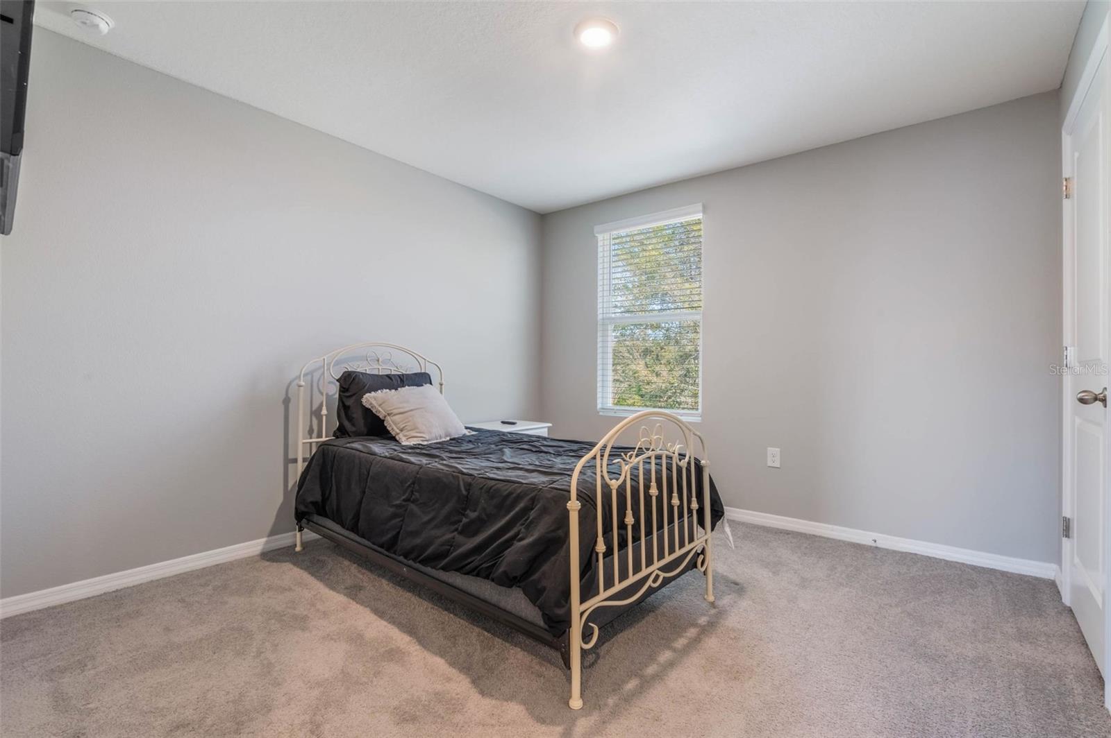 Image 27 of 41 For 8595 Triumph Circle