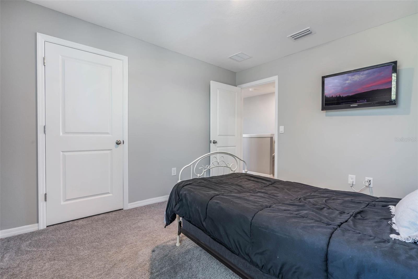 Image 28 of 41 For 8595 Triumph Circle