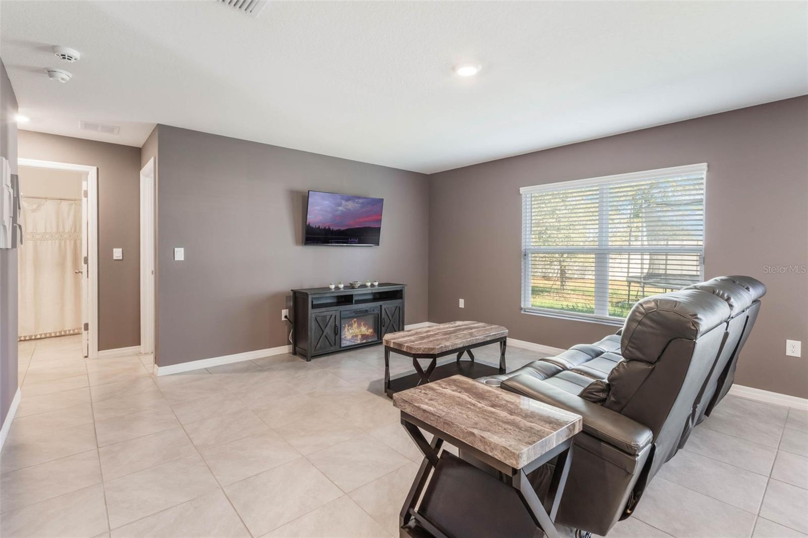 Image 6 of 41 For 8595 Triumph Circle