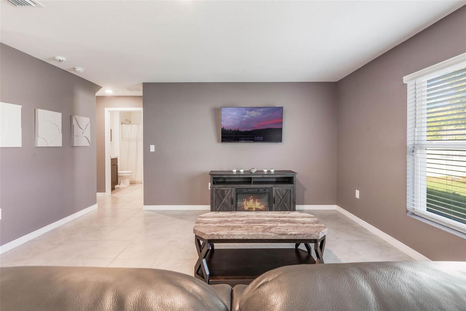 Image 8 of 41 For 8595 Triumph Circle