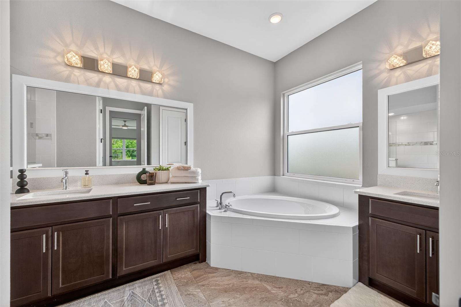 Image 33 of 65 For 3954 Kennebunk Loop