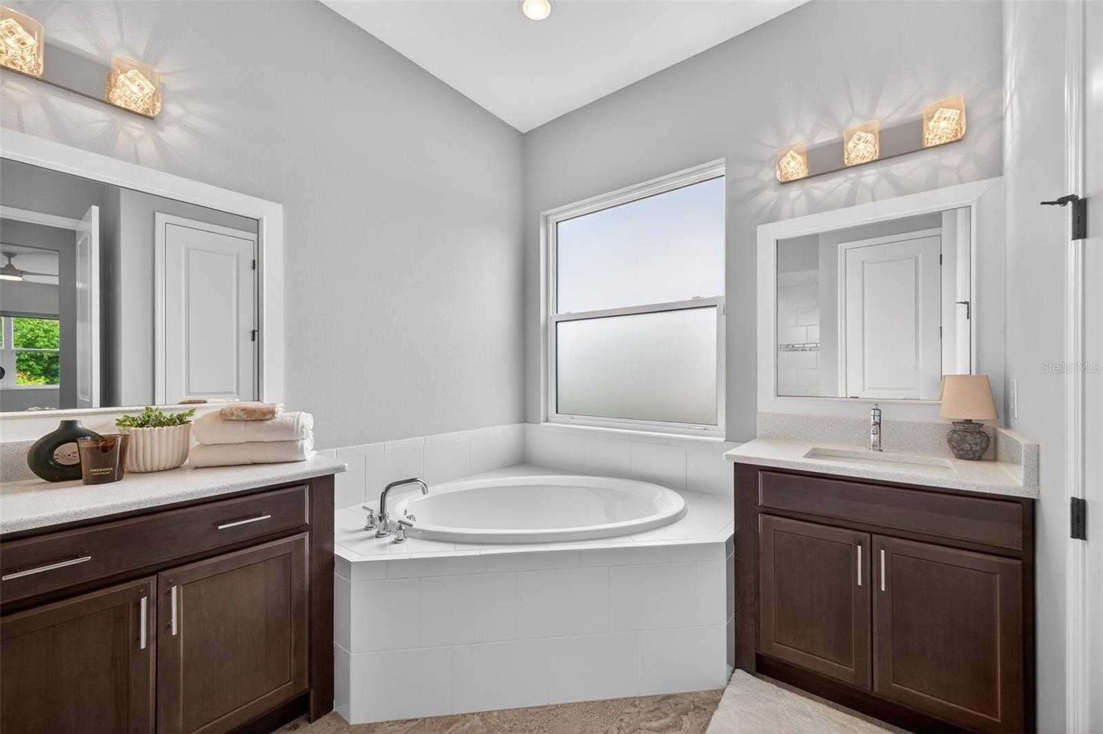 Image 34 of 65 For 3954 Kennebunk Loop