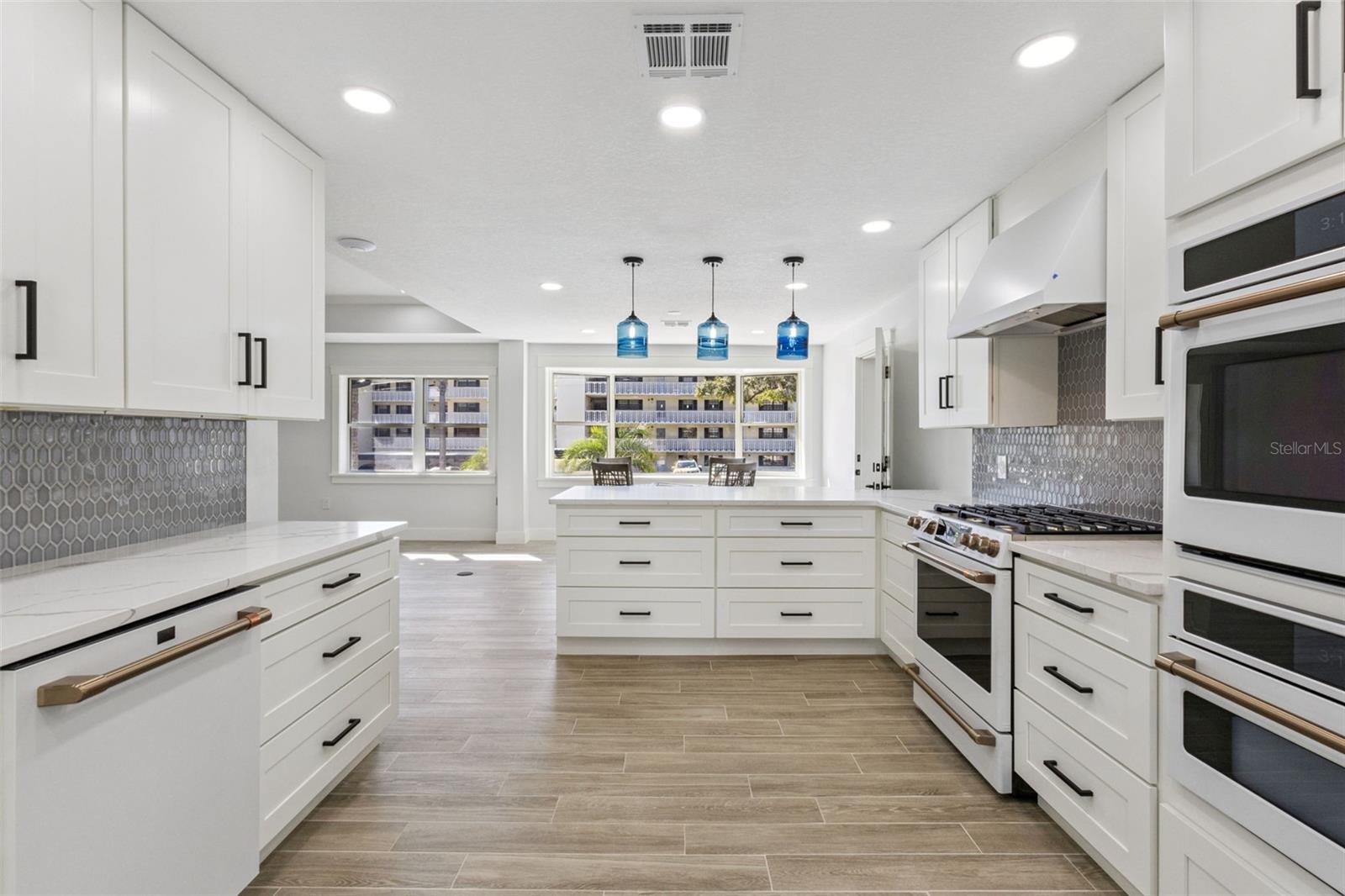 Image 10 of 47 For 118 Grandview Street