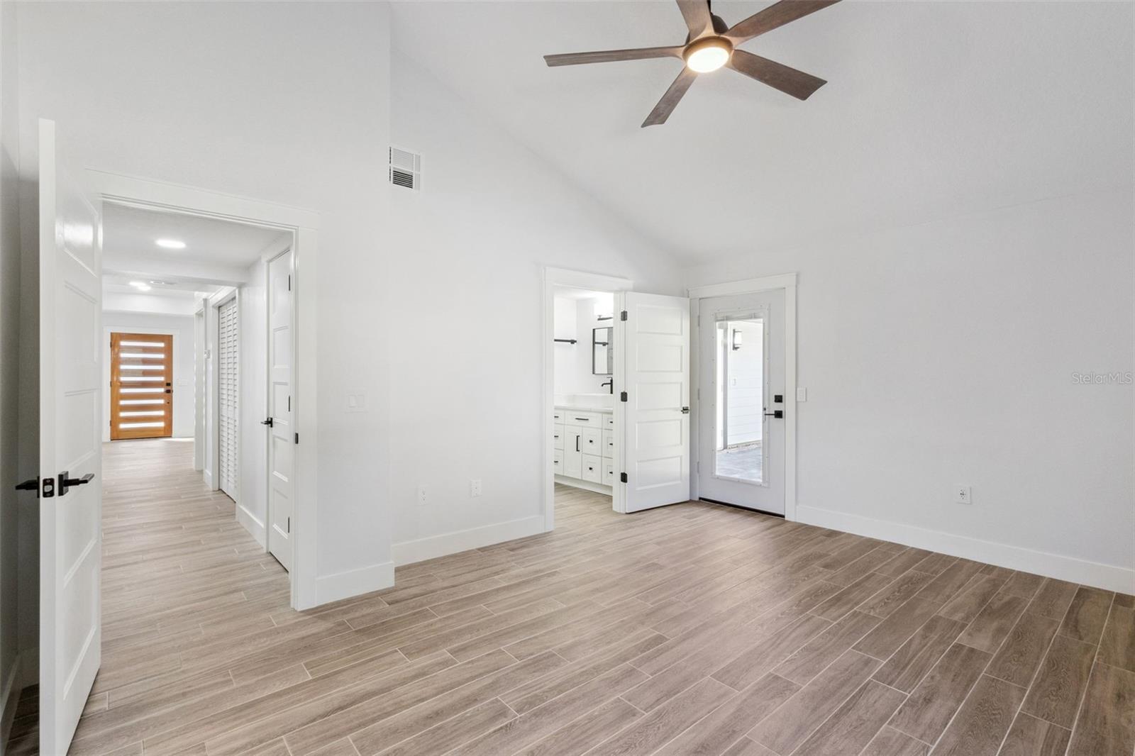 Image 12 of 47 For 118 Grandview Street