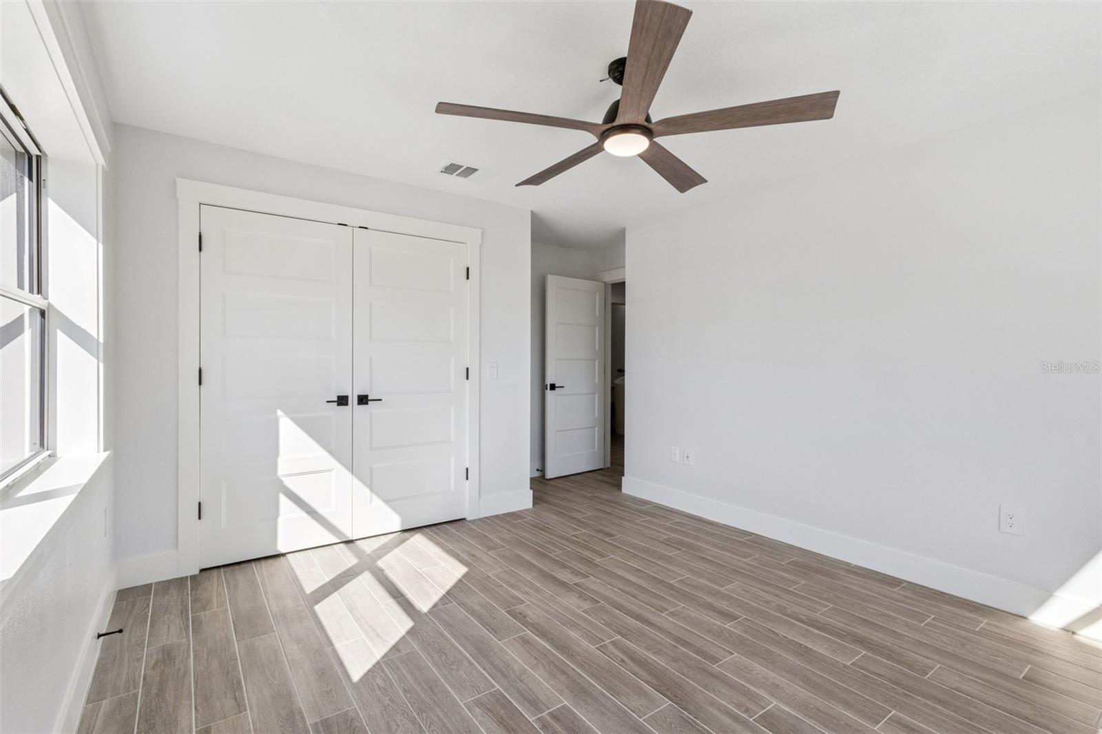 Image 18 of 47 For 118 Grandview Street