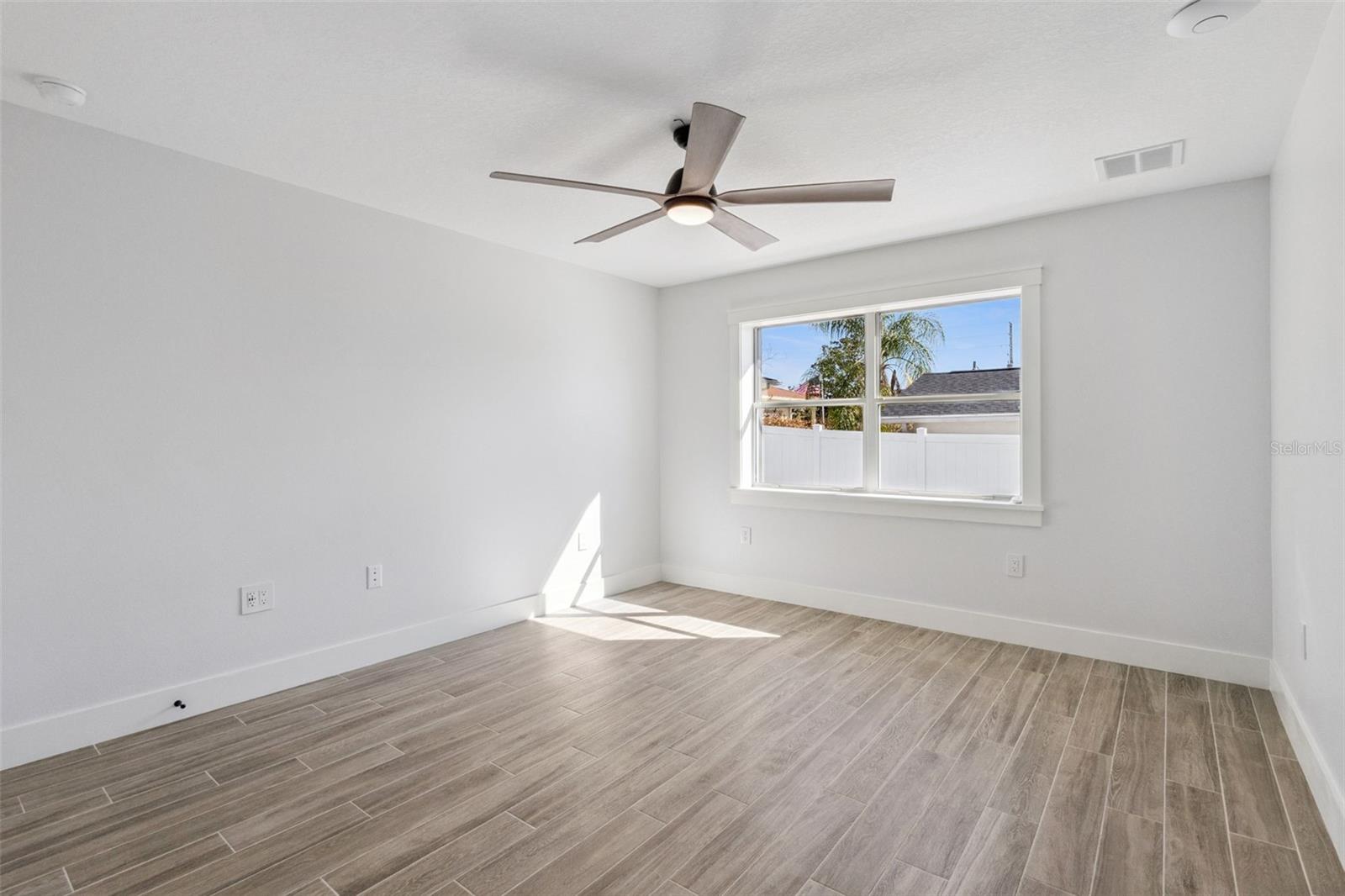 Image 19 of 47 For 118 Grandview Street