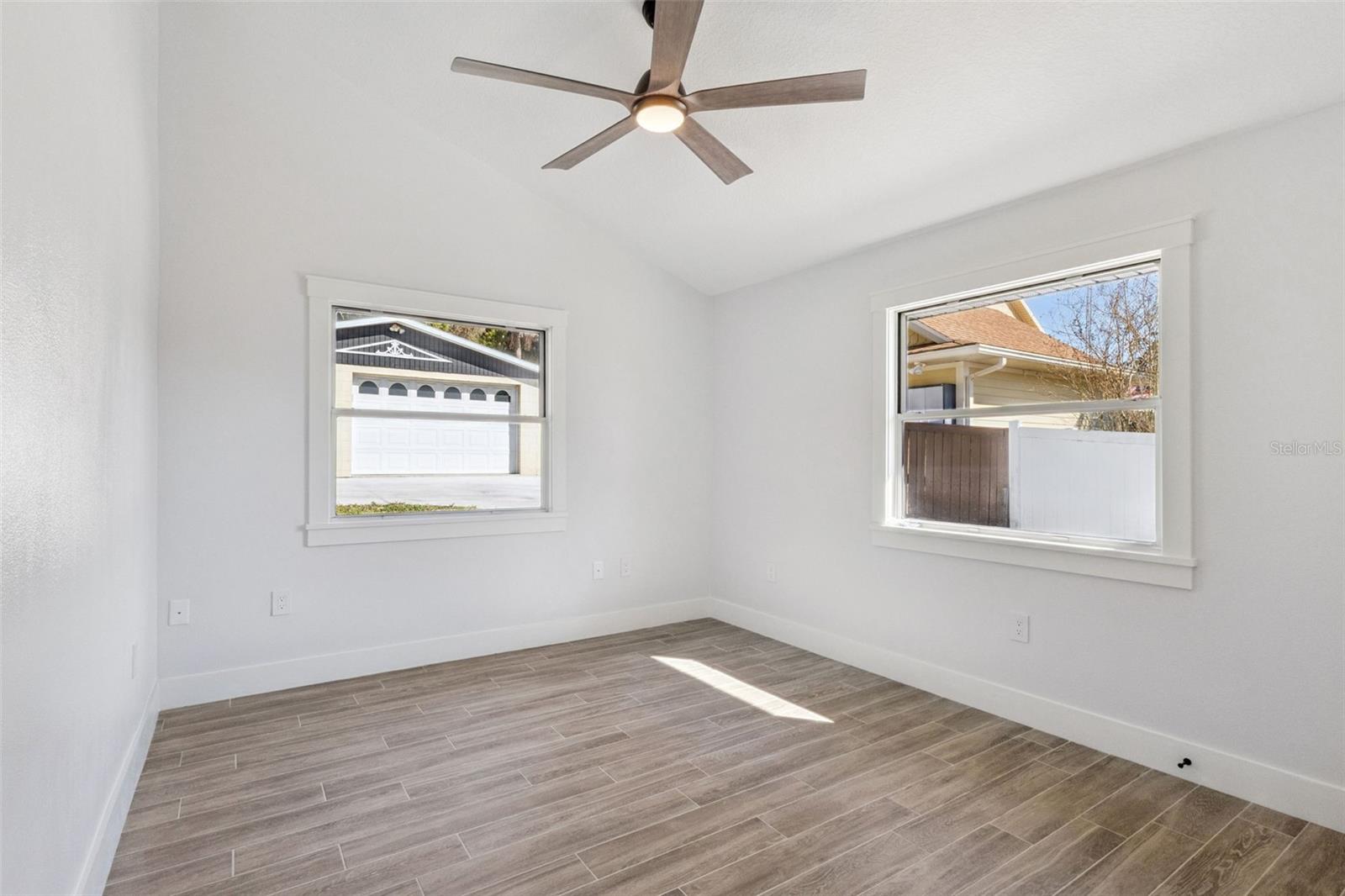 Image 21 of 47 For 118 Grandview Street