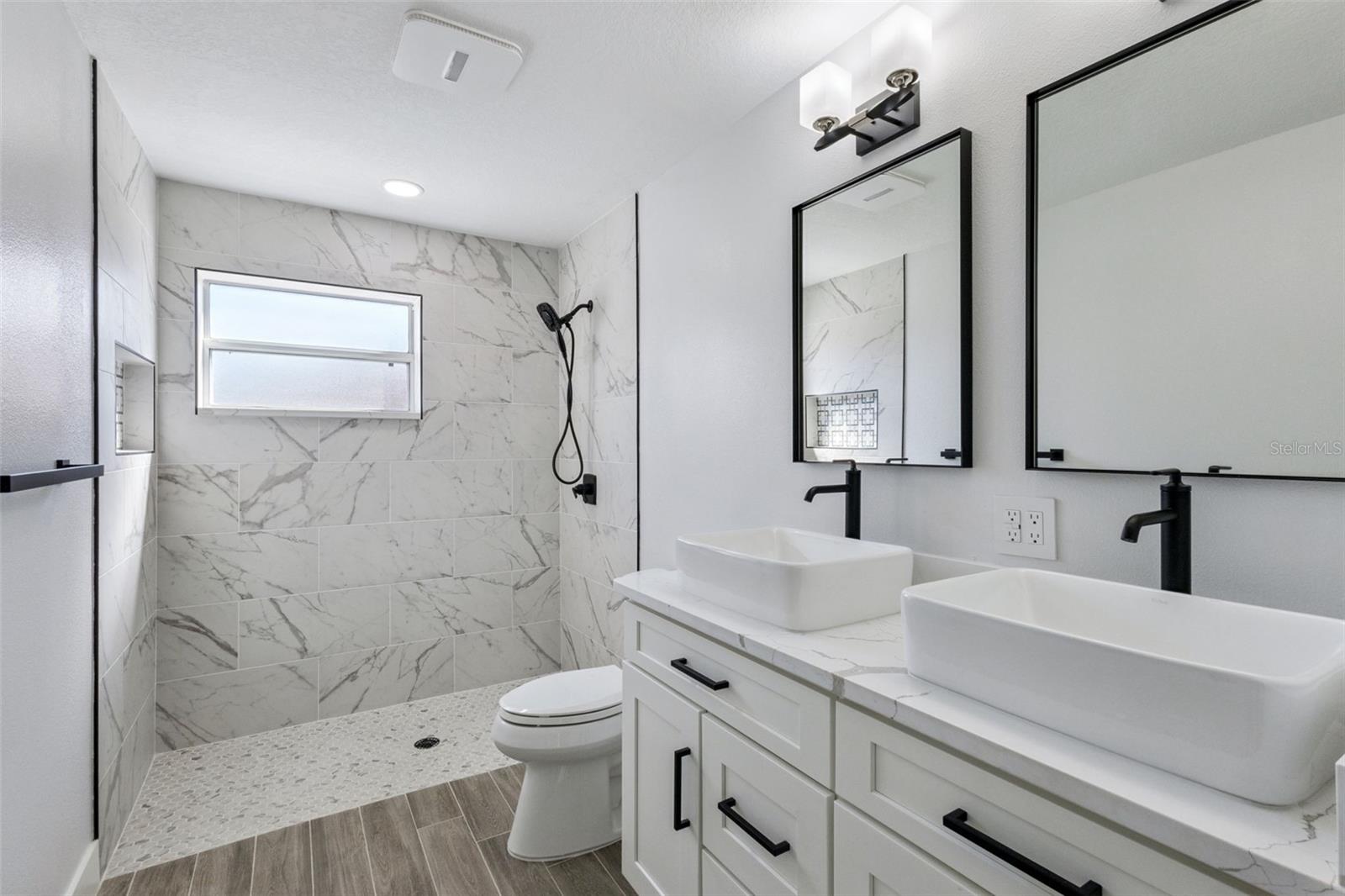 Image 23 of 47 For 118 Grandview Street