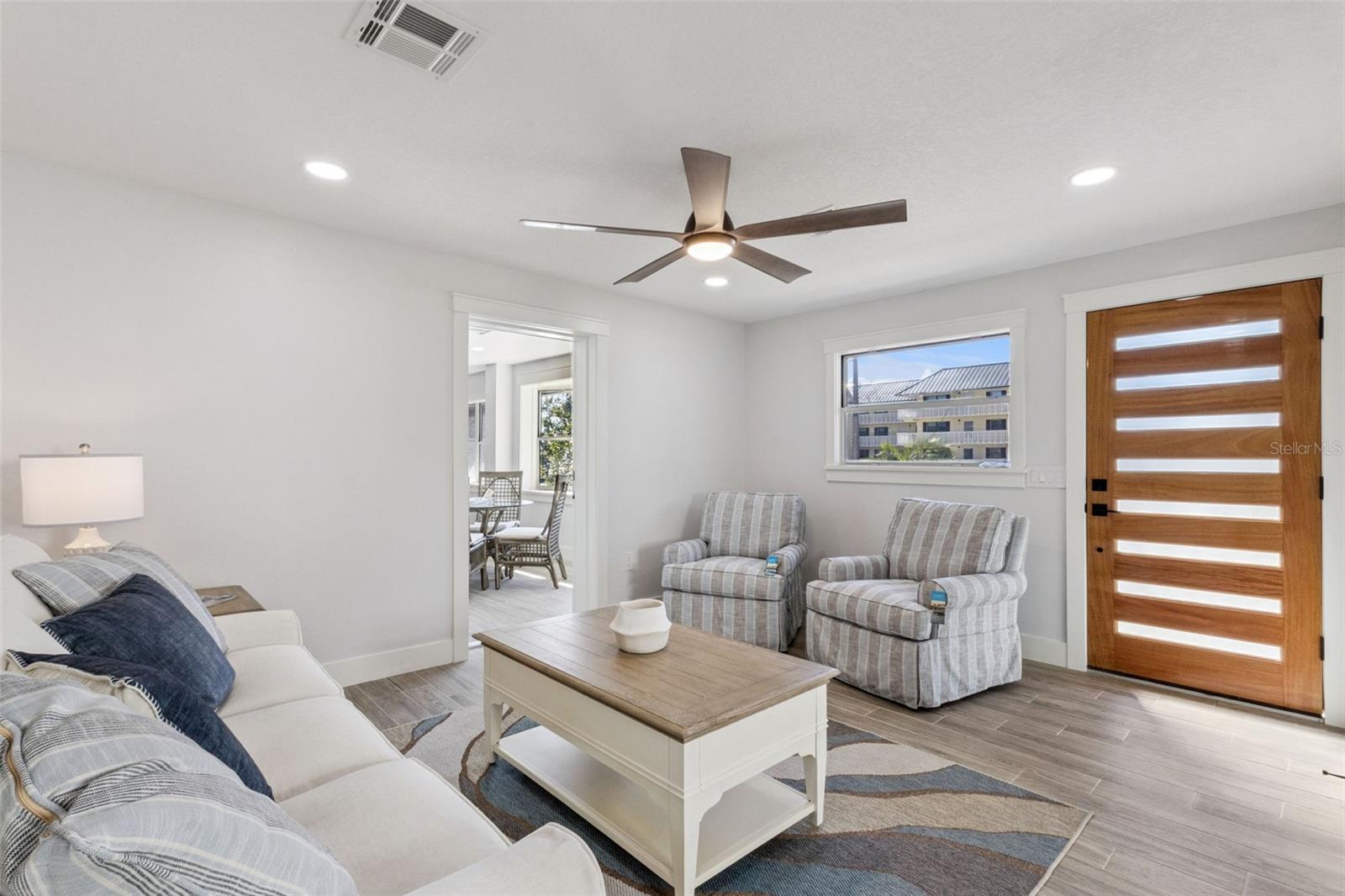 Image 24 of 47 For 118 Grandview Street