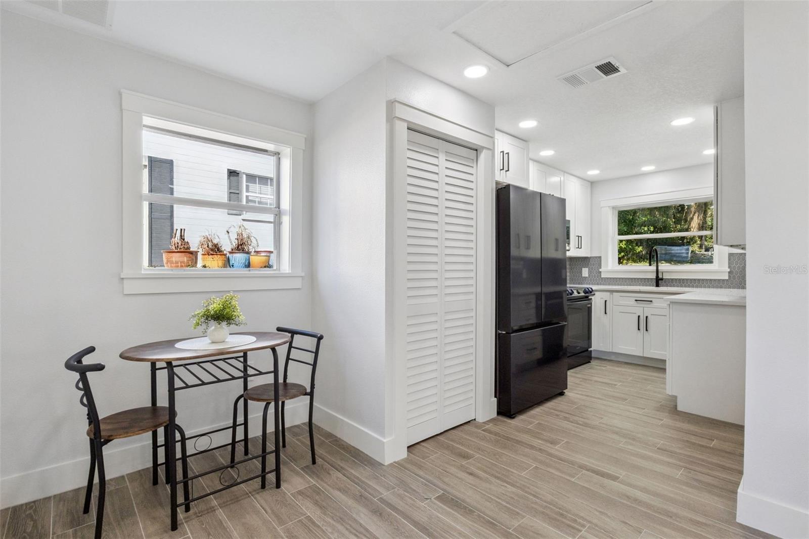 Image 26 of 47 For 118 Grandview Street