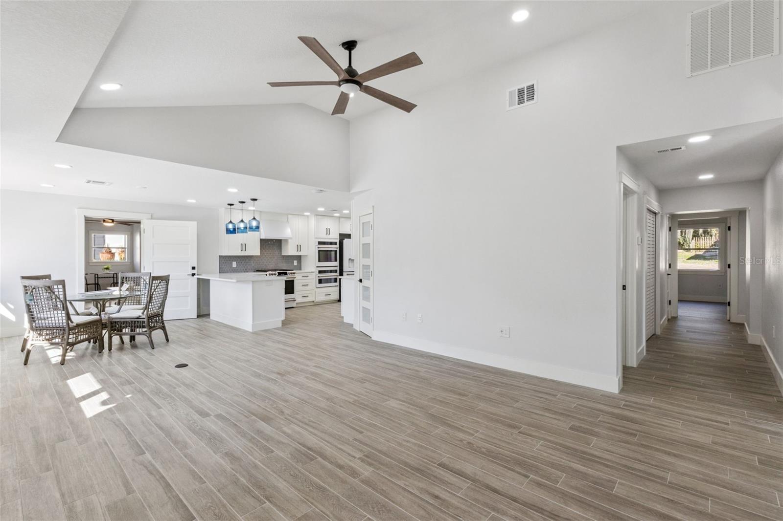 Image 3 of 47 For 118 Grandview Street