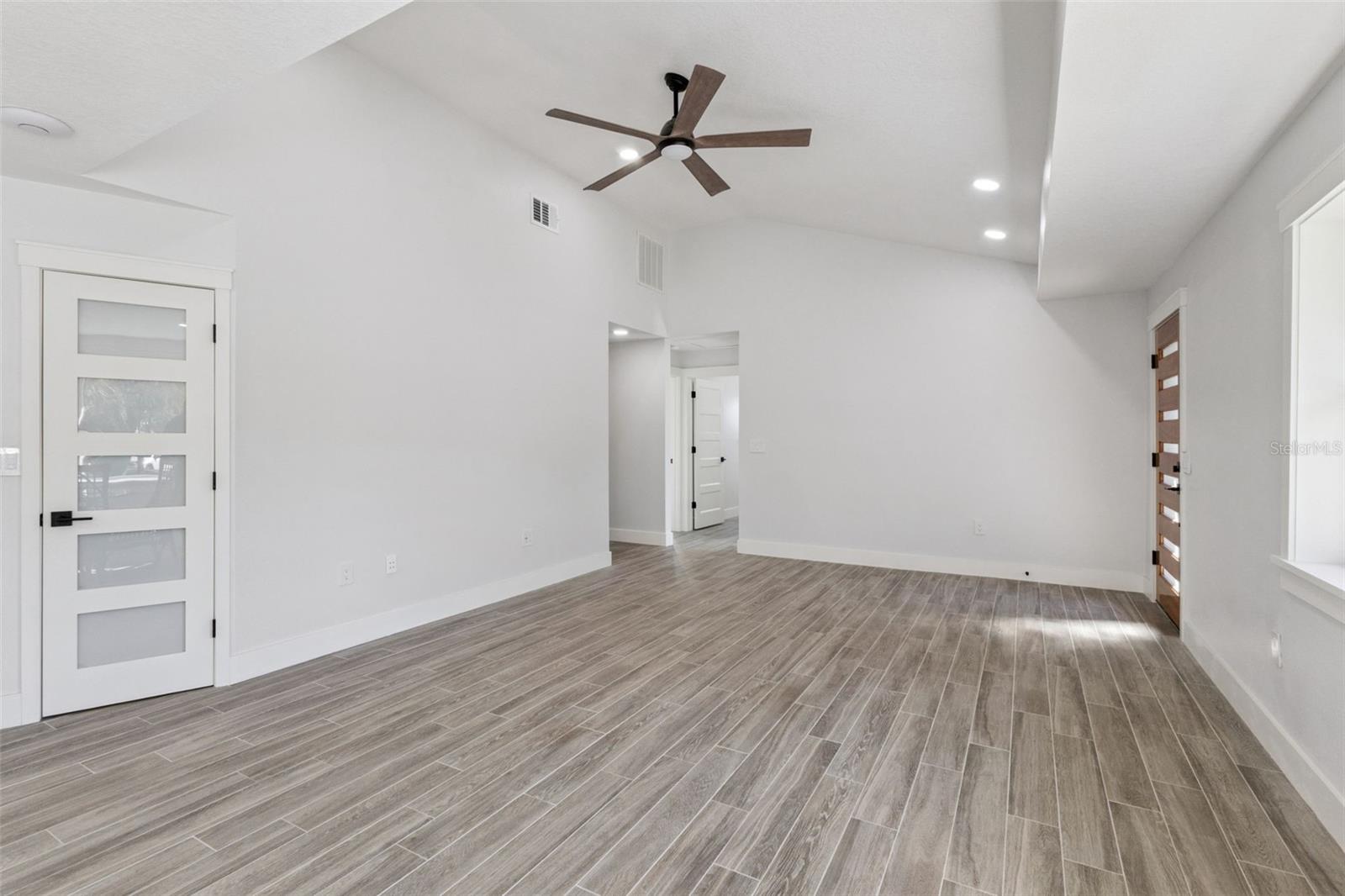 Image 4 of 47 For 118 Grandview Street