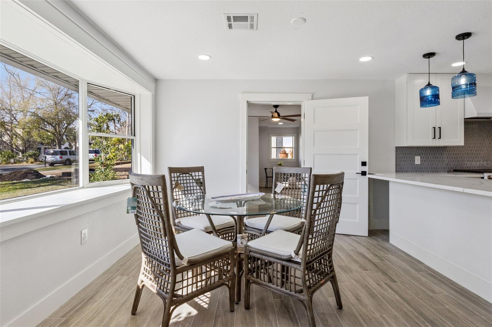 Image 6 of 47 For 118 Grandview Street