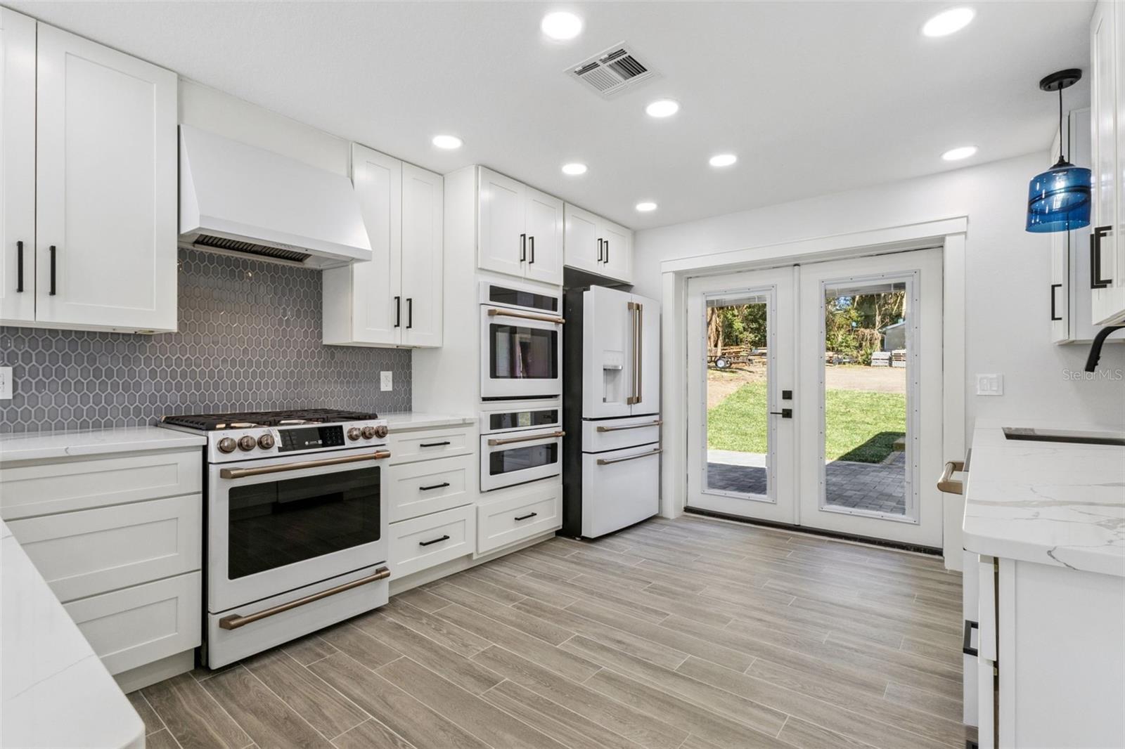 Image 9 of 47 For 118 Grandview Street