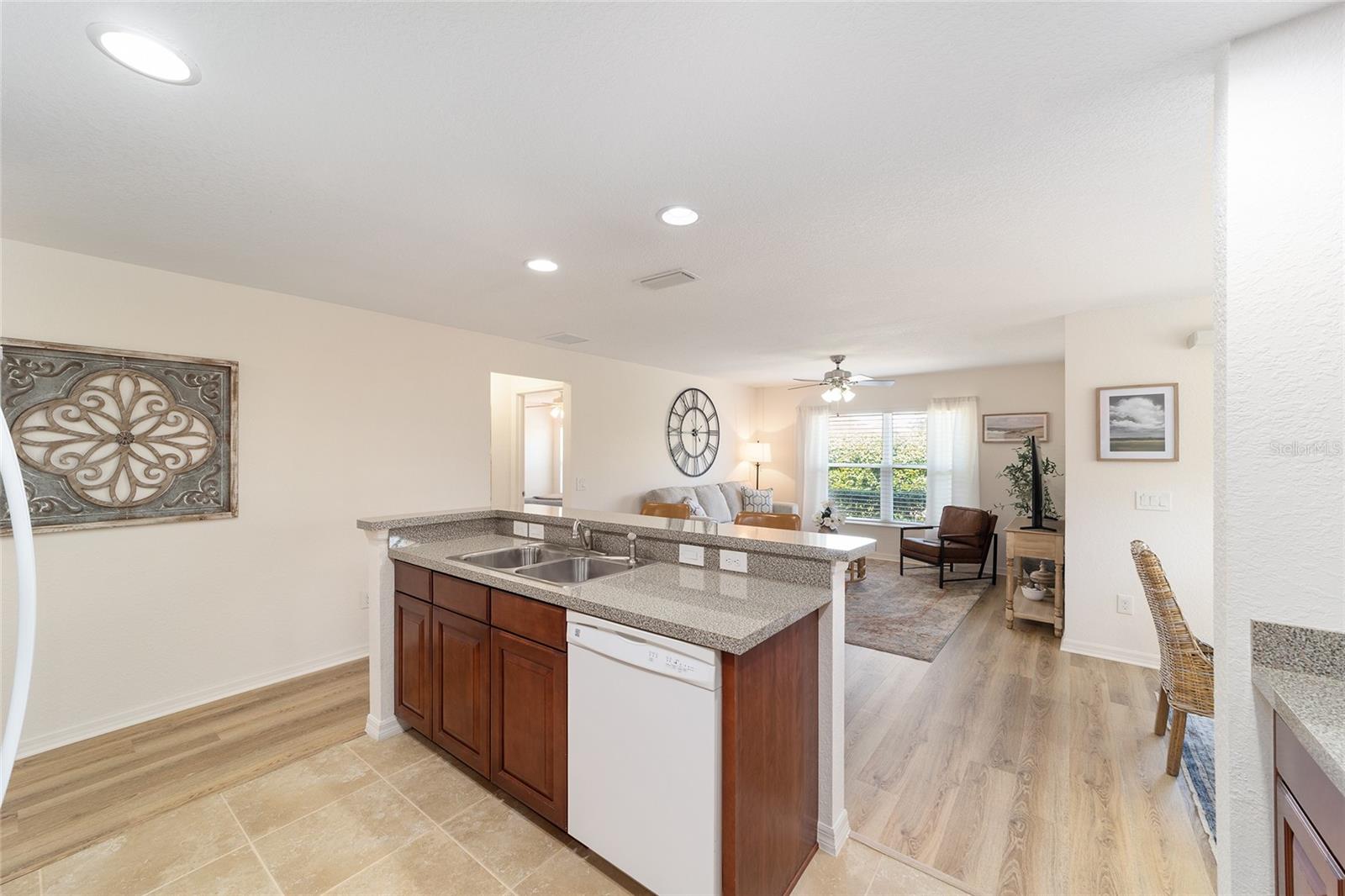 Image 17 of 52 For 5076 Neptune Circle