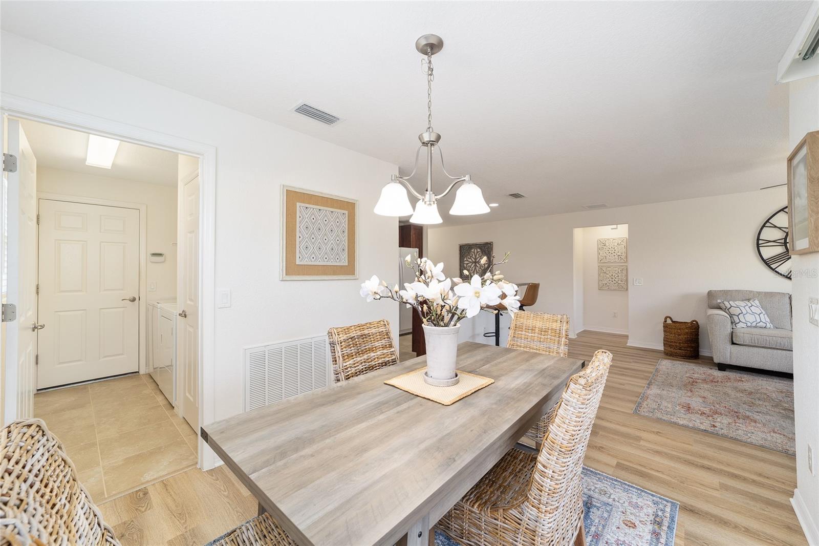 Image 20 of 52 For 5076 Neptune Circle