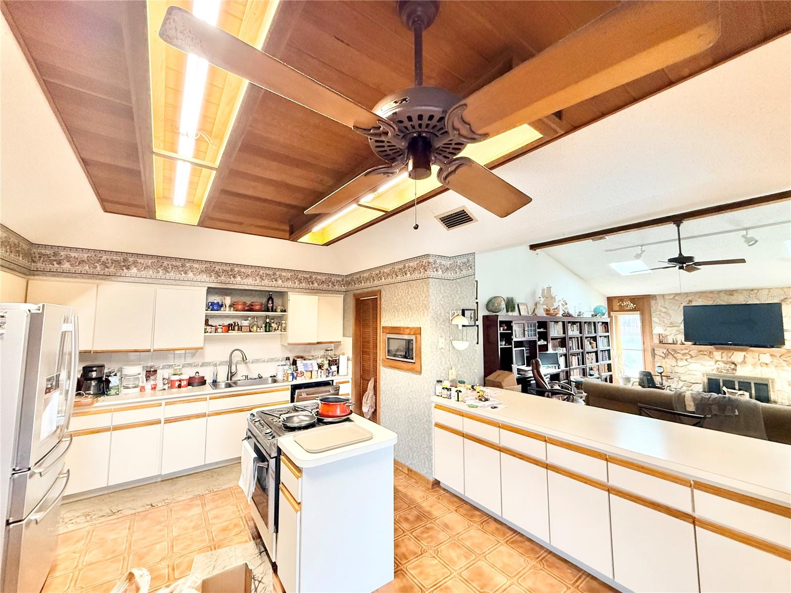 Image 14 of 39 For 1813 Maine Court