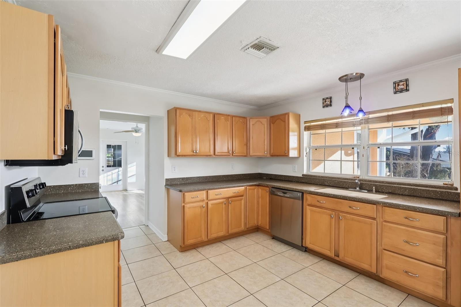 Image 13 of 43 For 131 Palmetto Avenue