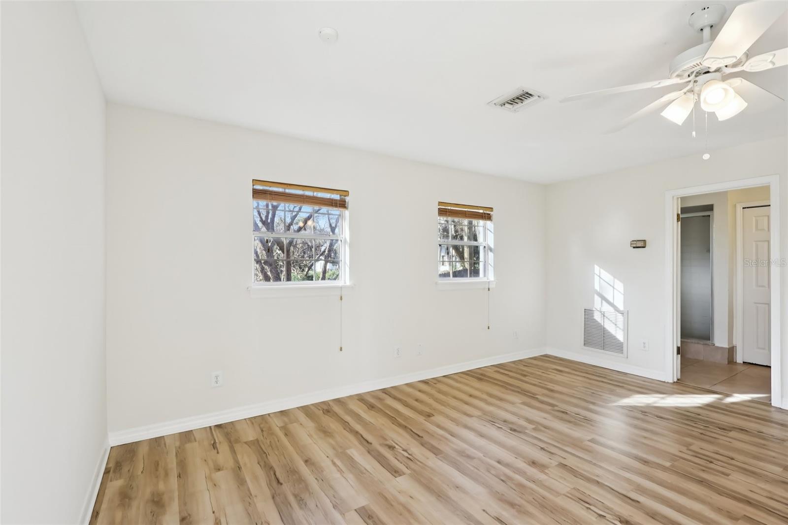 Image 18 of 43 For 131 Palmetto Avenue