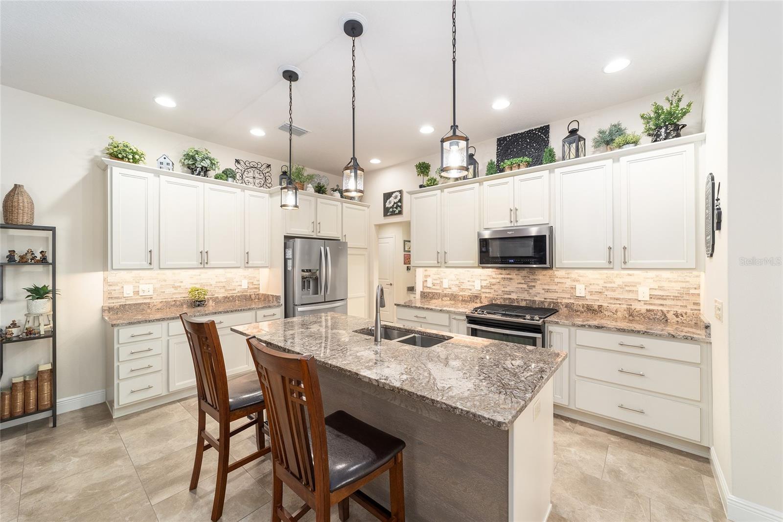 Image 19 of 76 For 2074 Biller Circle