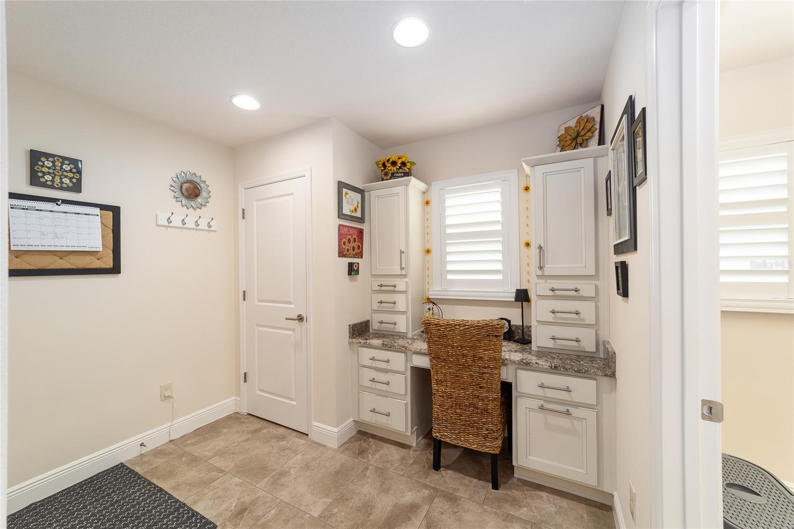 Image 24 of 76 For 2074 Biller Circle