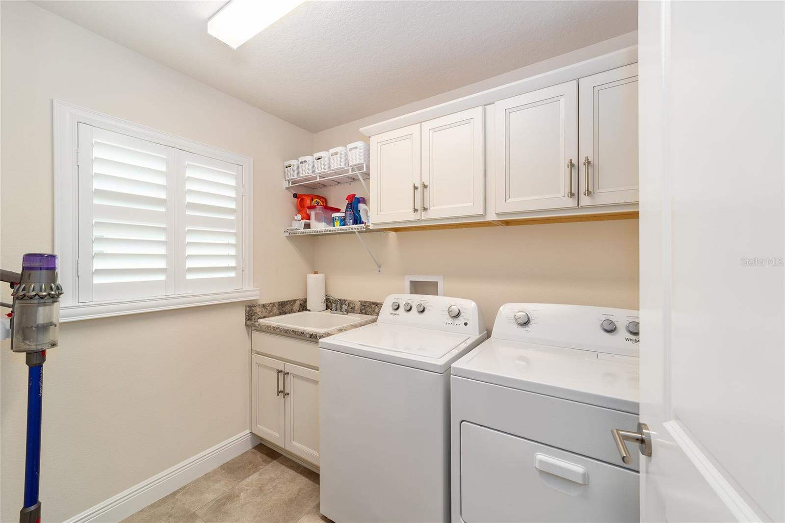 Image 25 of 76 For 2074 Biller Circle