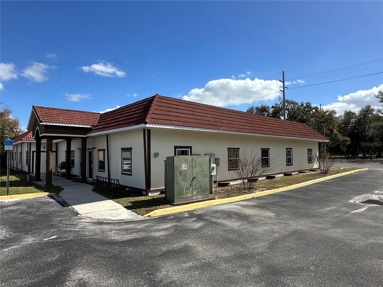 Image 2 of 24 For 401 North Boulevard