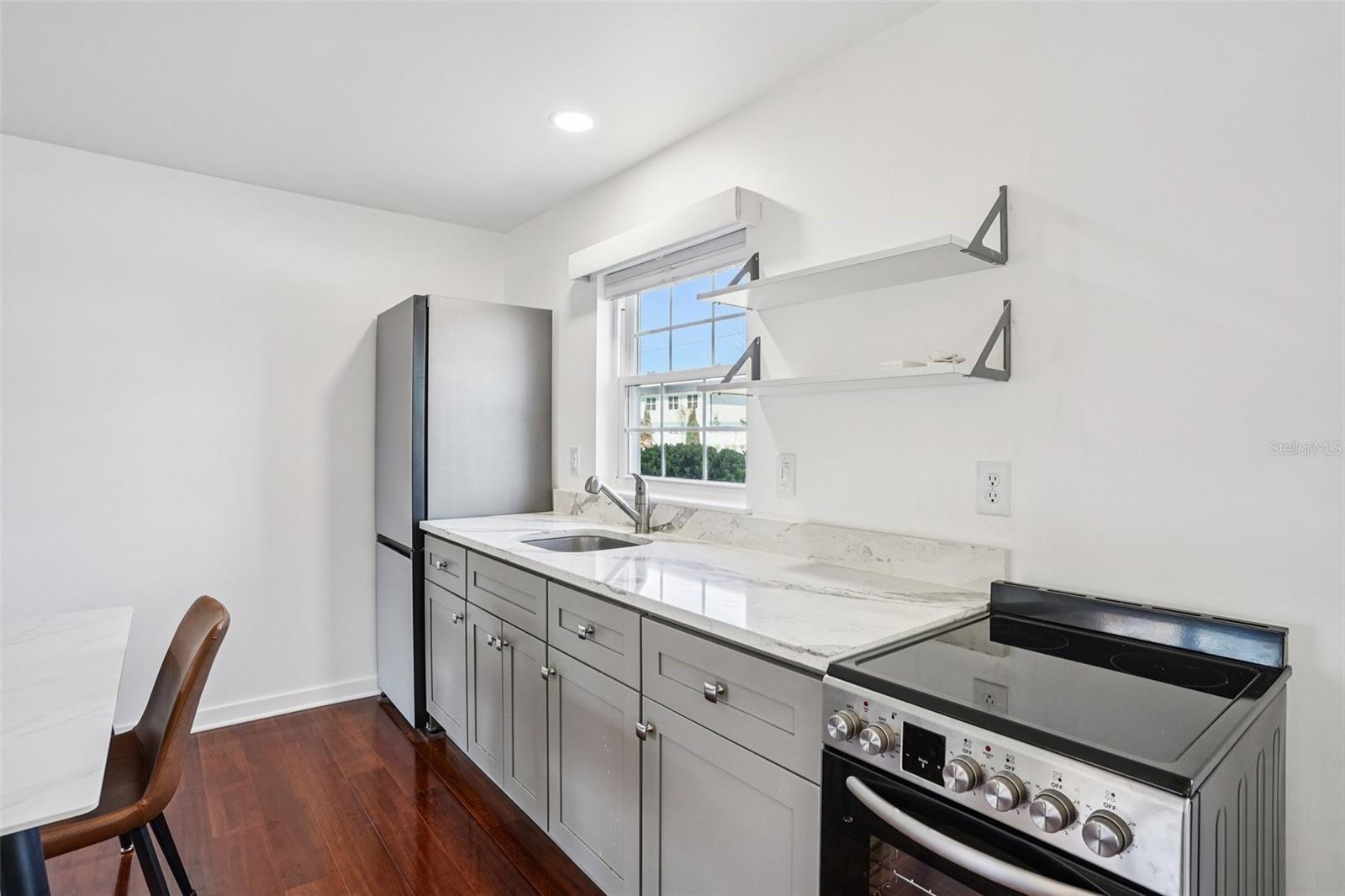 Image 10 of 68 For 1100 Caroline Street 106