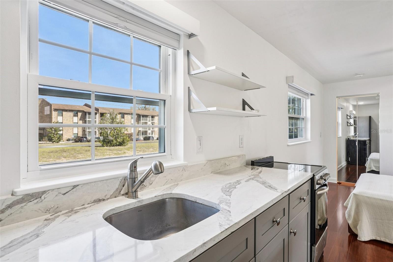 Image 11 of 68 For 1100 Caroline Street 106