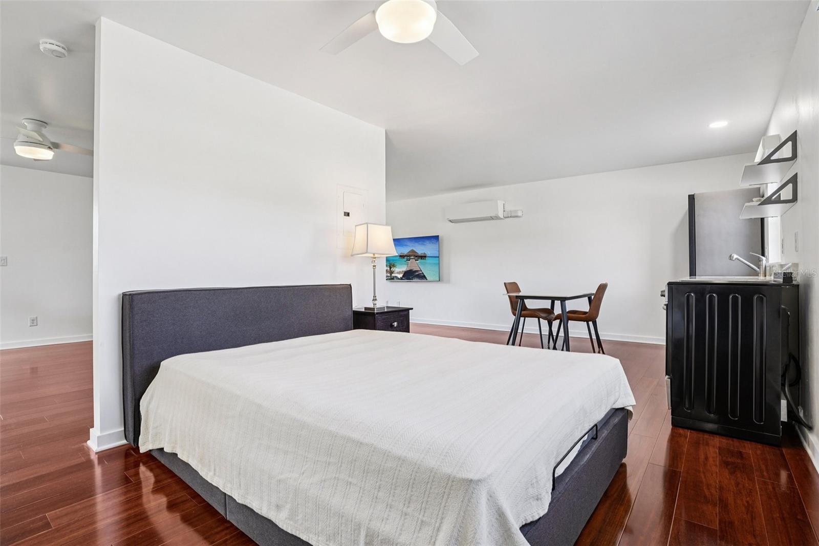 Image 13 of 68 For 1100 Caroline Street 106