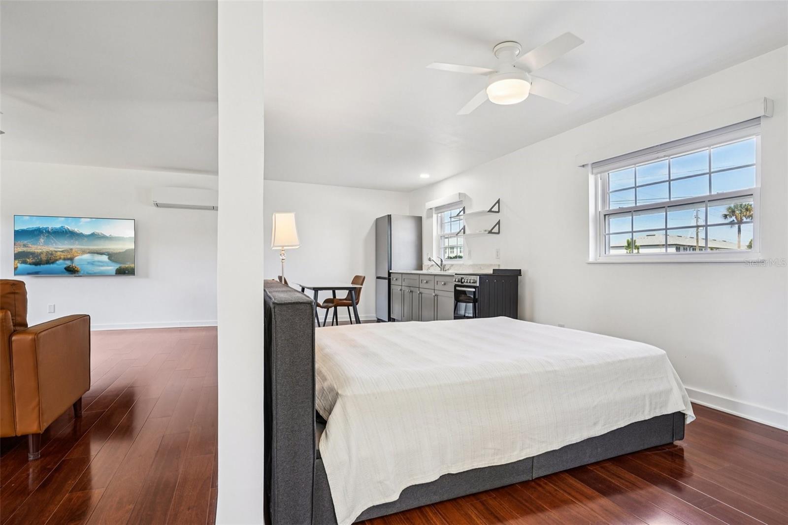 Image 14 of 68 For 1100 Caroline Street 106