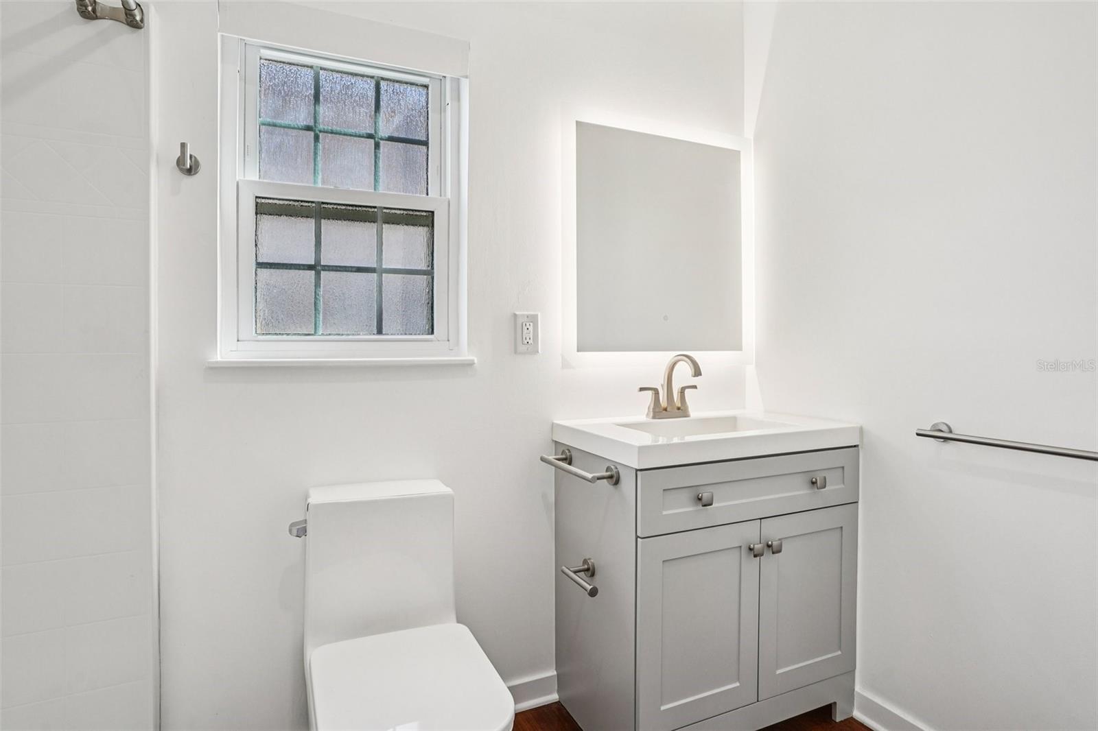 Image 17 of 68 For 1100 Caroline Street 106