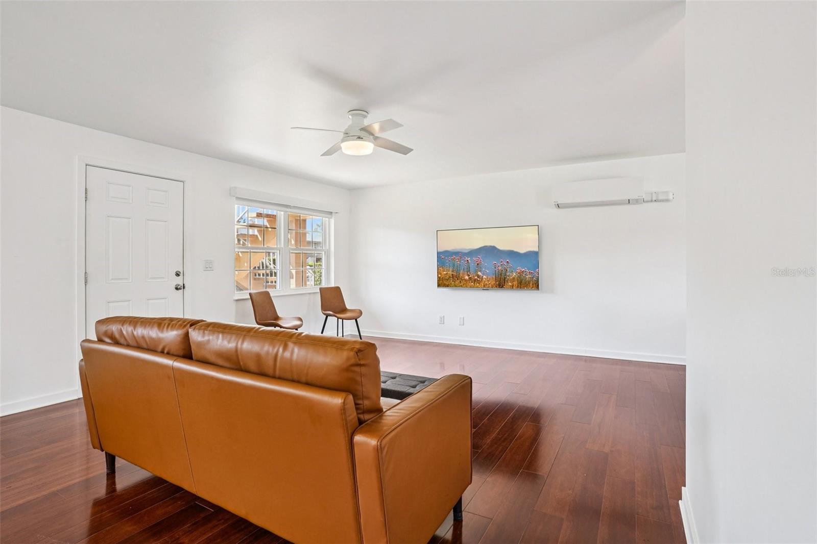 Image 3 of 68 For 1100 Caroline Street 106