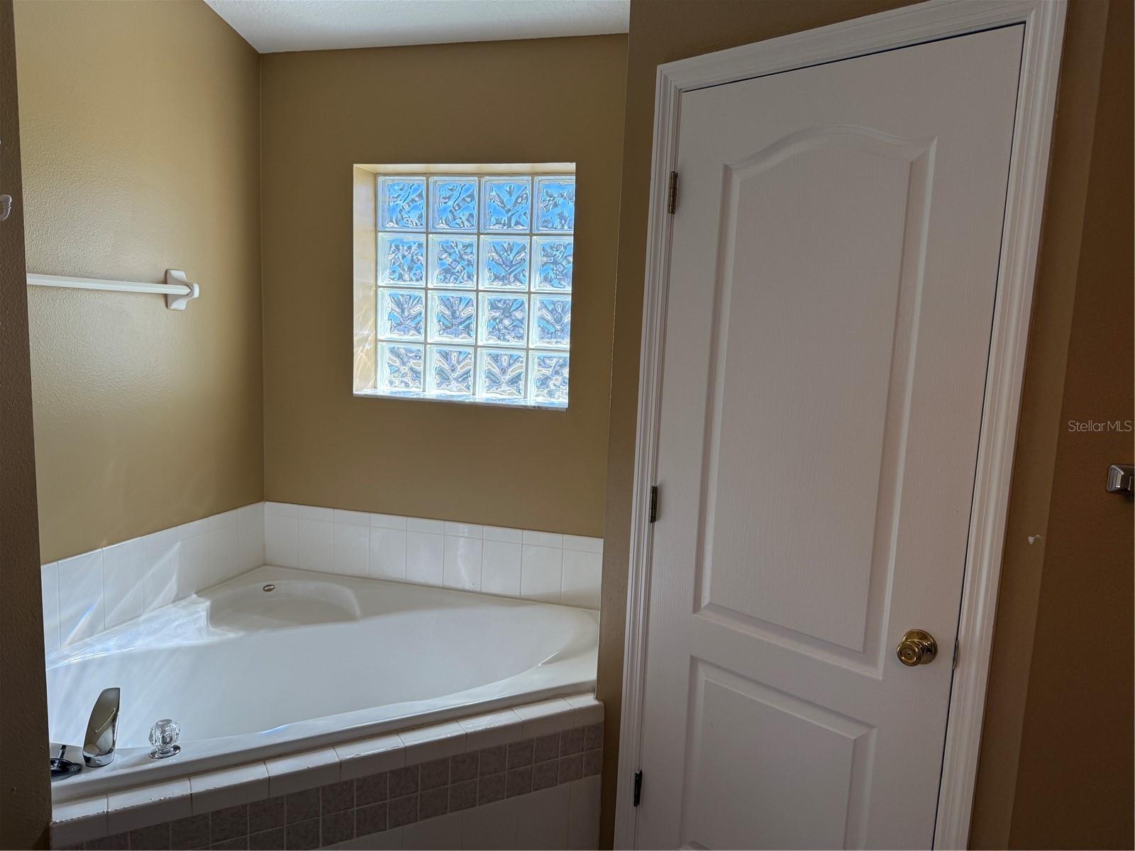 Image 24 of 27 For 1048 Princeton Drive