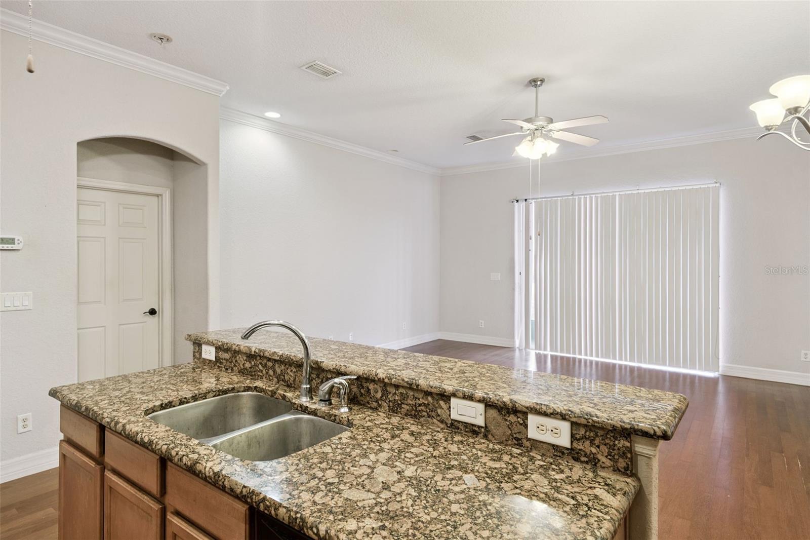 Image 5 of 26 For 1035 Green Gate