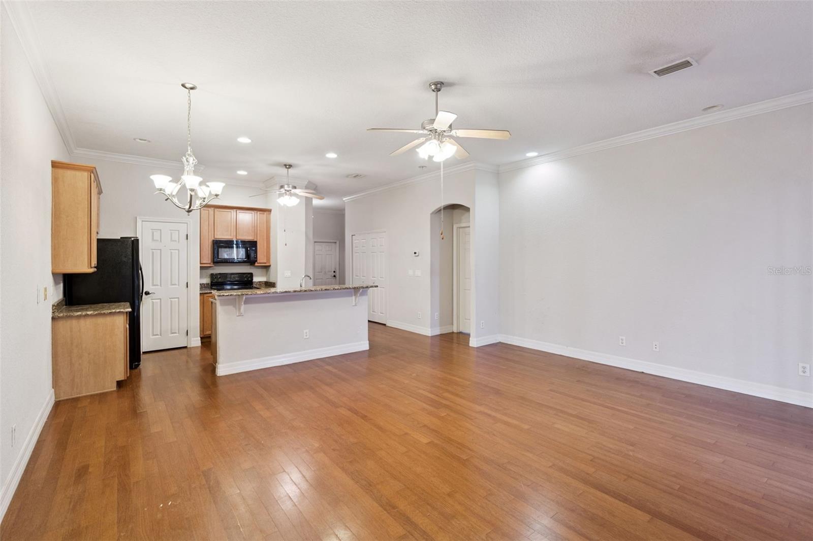 Image 9 of 26 For 1035 Green Gate