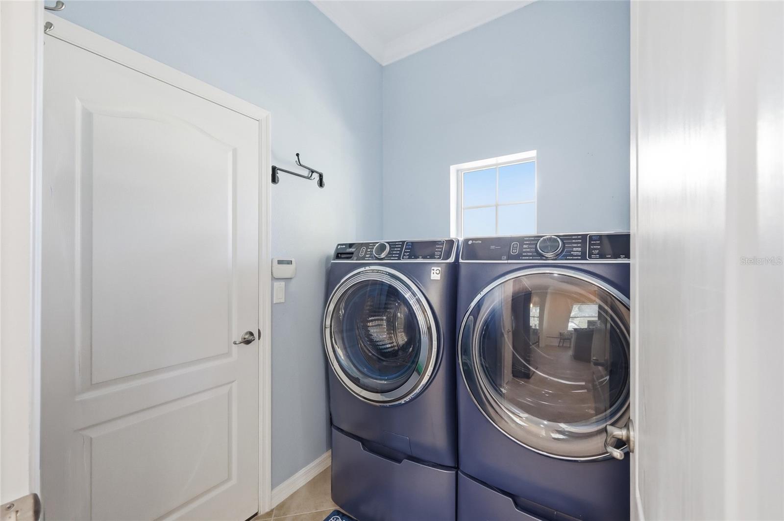 Image 15 of 54 For 3027 Chavez Avenue