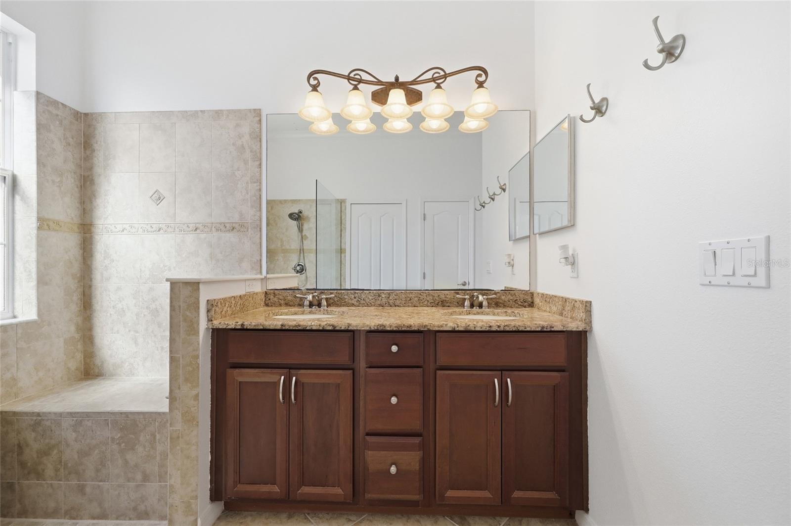 Image 23 of 54 For 3027 Chavez Avenue