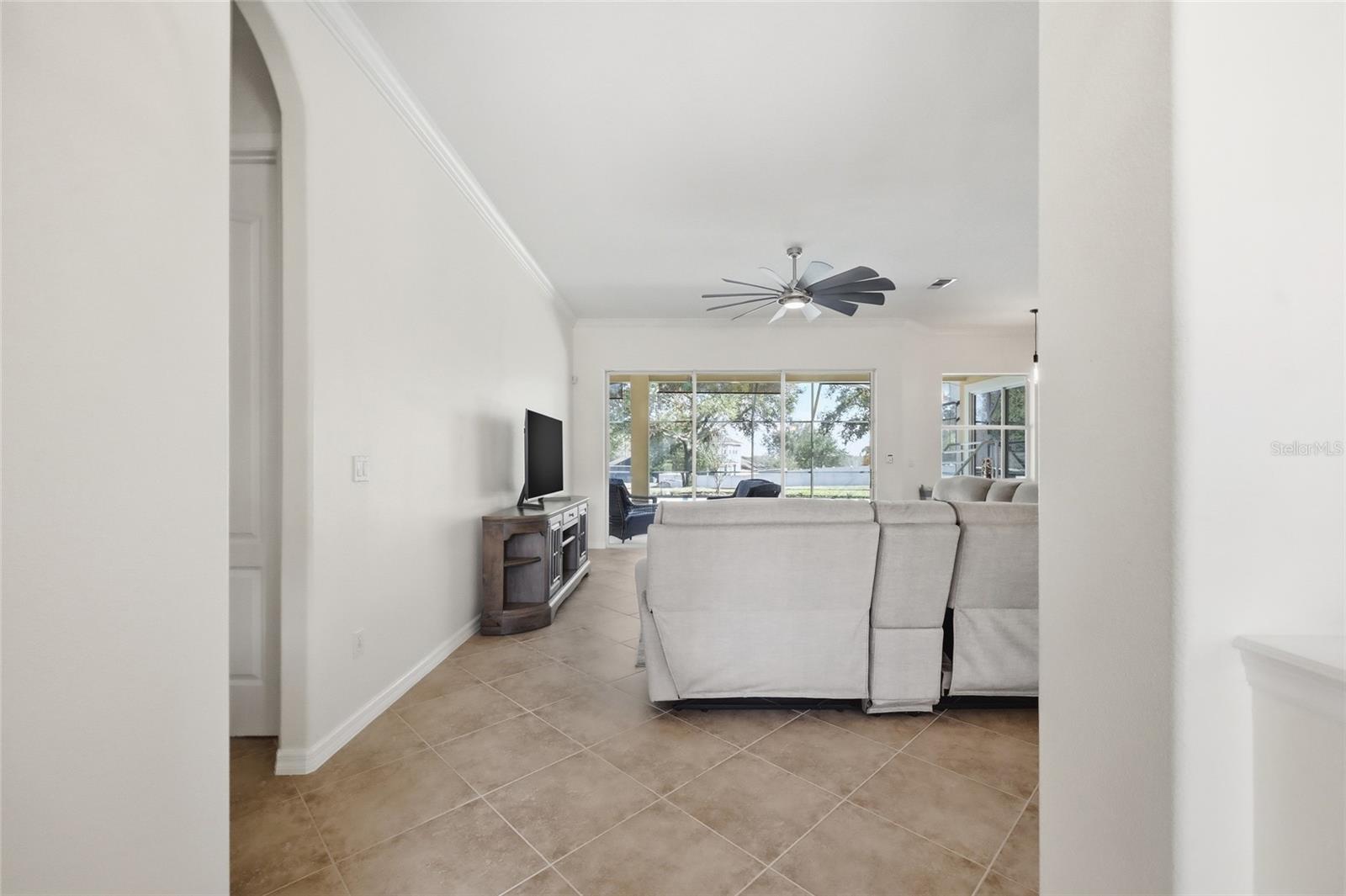 Image 6 of 54 For 3027 Chavez Avenue