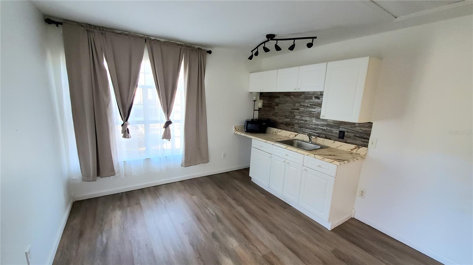 Image 6 of 32 For 225 Mango Drive