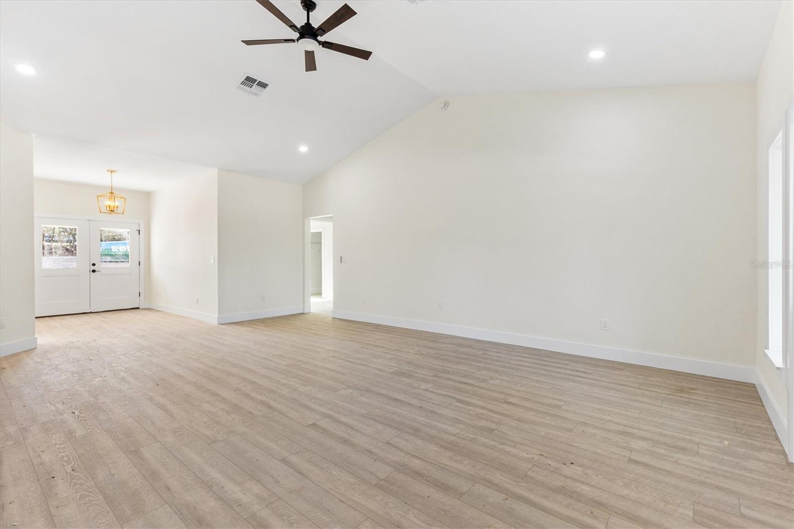 Image 5 of 14 For 1637 Co Rd 243a