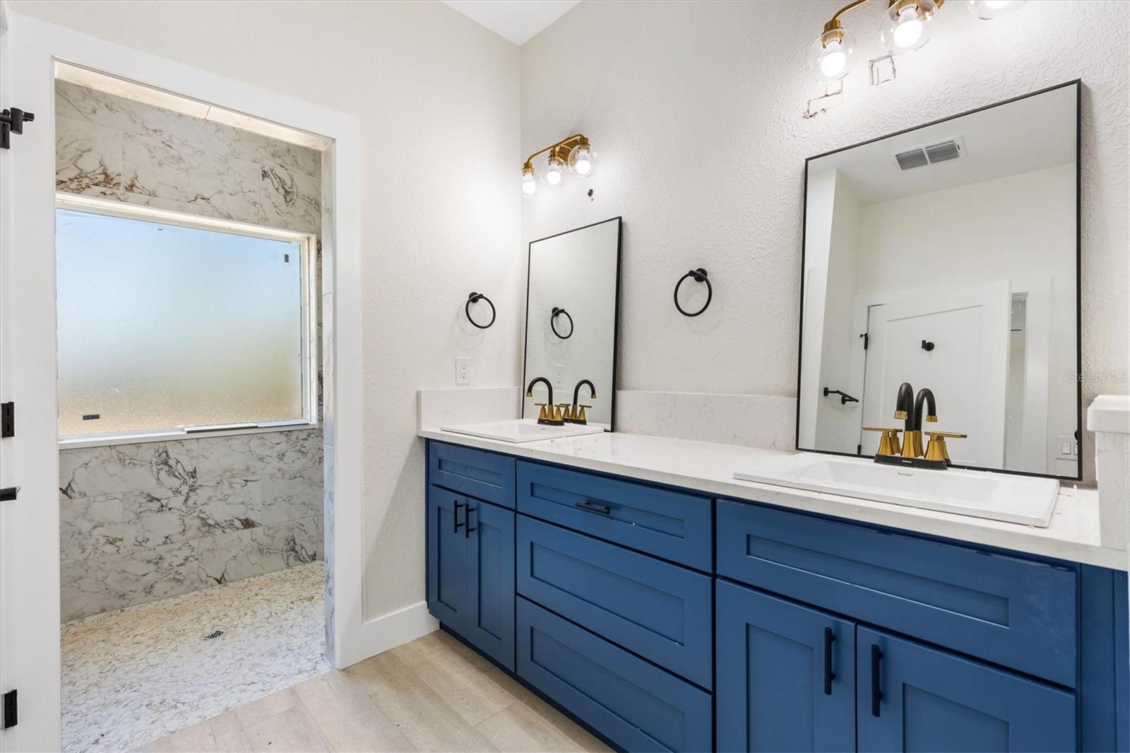 Image 7 of 14 For 1637 Co Rd 243a